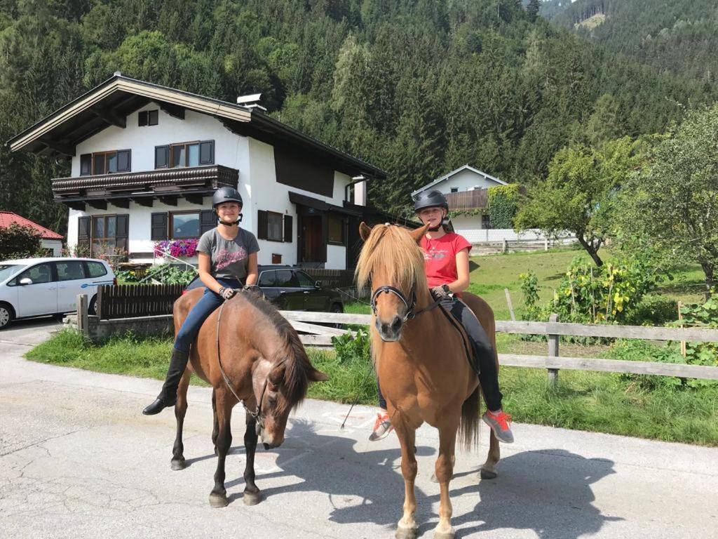 Hettlerhof Hotell Maishofen Exteriör bild